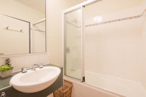 Coral Tree Inn - Accommodation Mermaid Beach 41