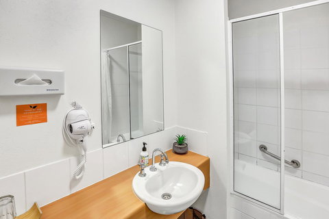 Coral Tree Inn - Accommodation Mermaid Beach 33