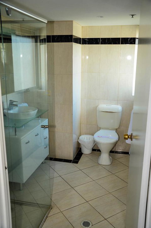 Zenith Ocean Front Apartments - Accommodation Mermaid Beach 16