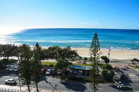 Zenith Ocean Front Apartments - Accommodation Mermaid Beach 9