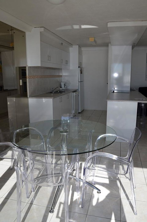 Zenith Ocean Front Apartments - Accommodation Mermaid Beach 43