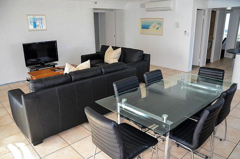 Zenith Ocean Front Apartments - Accommodation Mermaid Beach 11