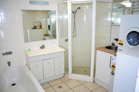 Zenith Ocean Front Apartments - Accommodation Mermaid Beach 28