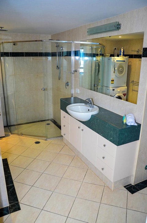 Zenith Ocean Front Apartments - Accommodation Mermaid Beach 17