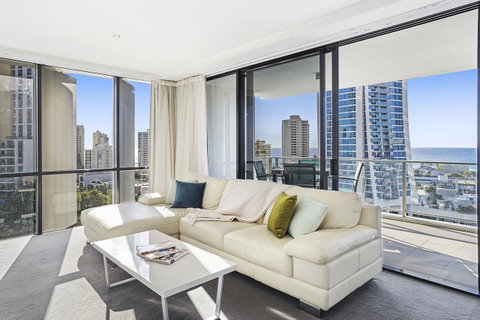 Holiday Holiday Circle On Cavill Apartments - Accommodation Mermaid Beach 42