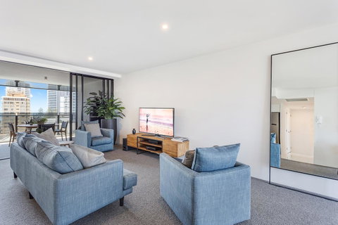 Holiday Holiday Circle On Cavill Apartments - Accommodation Mermaid Beach 8