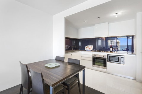 Holiday Holiday Circle On Cavill Apartments - Accommodation Mermaid Beach 17