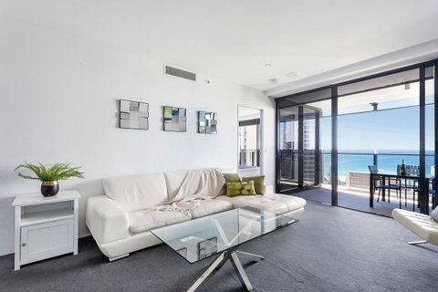 Holiday Holiday Circle On Cavill Apartments - Accommodation Mermaid Beach 15