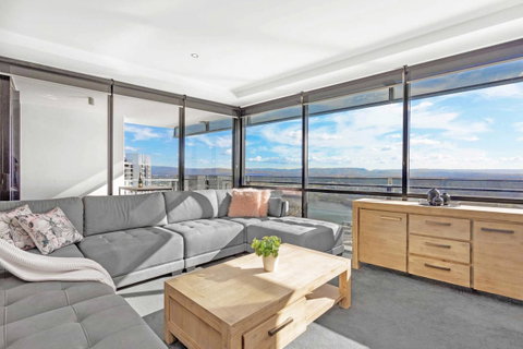 Holiday Holiday Circle On Cavill Apartments - Accommodation Mermaid Beach 24