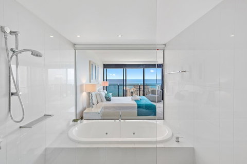 Holiday Holiday Circle On Cavill Apartments - Accommodation Mermaid Beach 39