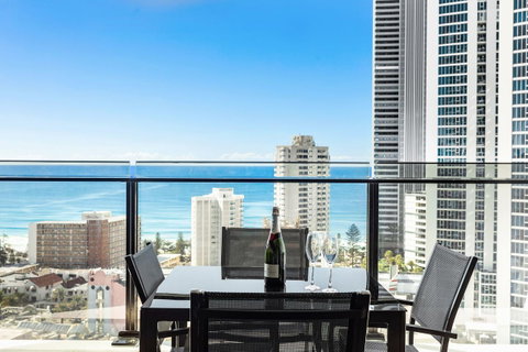 Holiday Holiday Circle On Cavill Apartments - Accommodation Mermaid Beach 16