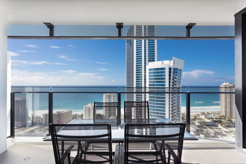 Holiday Holiday Circle On Cavill Apartments - Accommodation Mermaid Beach 13