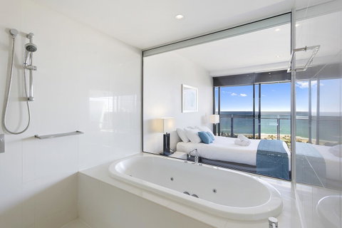 Holiday Holiday Circle On Cavill Apartments - Accommodation Mermaid Beach 14