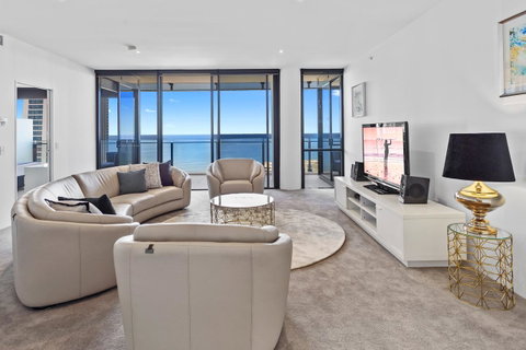 Holiday Holiday Circle On Cavill Apartments - Accommodation Mermaid Beach 1