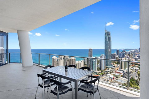 Holiday Holiday Circle On Cavill Apartments - Accommodation Mermaid Beach 5