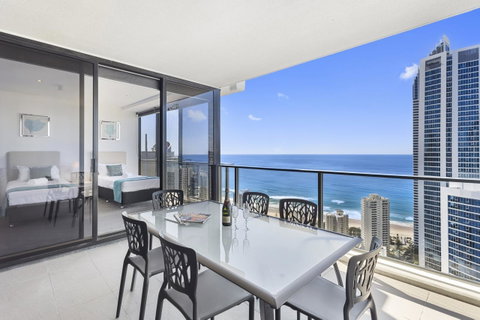 Holiday Holiday Circle On Cavill Apartments - Accommodation Mermaid Beach 3