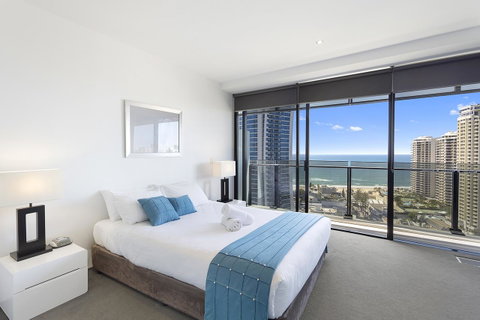 Holiday Holiday Circle On Cavill Apartments - Accommodation Mermaid Beach 12