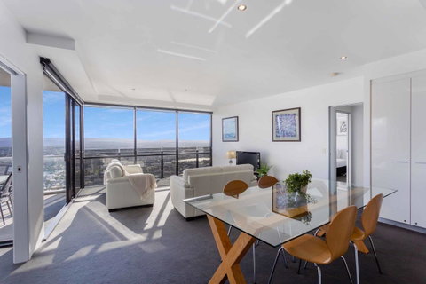 Holiday Holiday Circle On Cavill Apartments - Accommodation Mermaid Beach 21