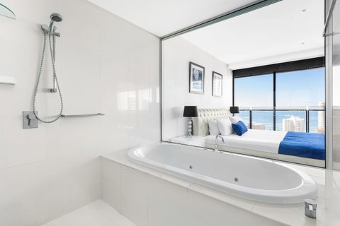 Holiday Holiday Circle On Cavill Apartments - Accommodation Mermaid Beach 19