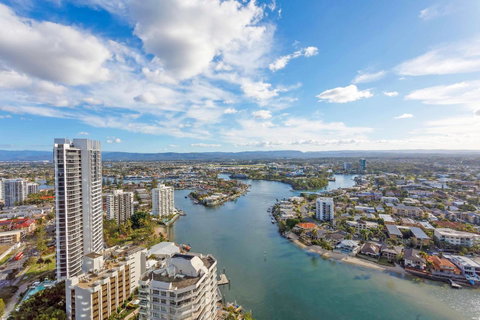 Holiday Holiday Circle On Cavill Apartments - Accommodation Mermaid Beach 6