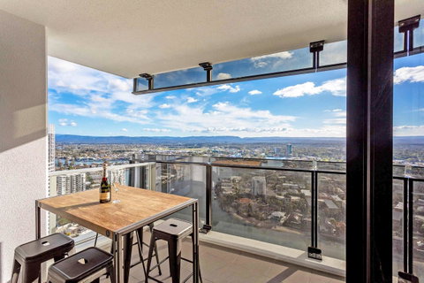 Holiday Holiday Circle On Cavill Apartments - Accommodation Mermaid Beach 22