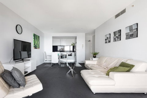 Holiday Holiday Circle On Cavill Apartments - Accommodation Mermaid Beach 7