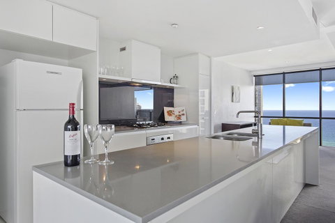 Holiday Holiday Circle On Cavill Apartments - Accommodation Mermaid Beach 38