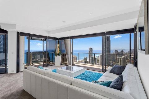Holiday Holiday Circle On Cavill Apartments - Accommodation Mermaid Beach 4