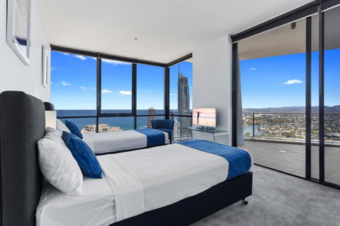 Holiday Holiday Circle On Cavill Apartments - Accommodation Mermaid Beach 11