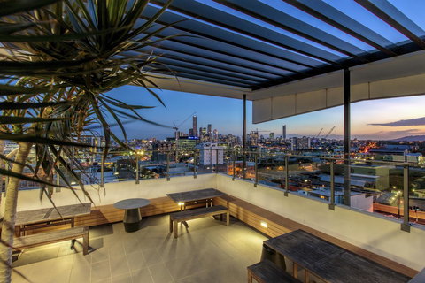 Code Apartments - Accommodation Mermaid Beach 2