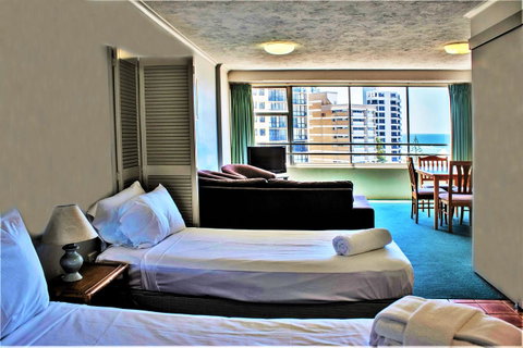 Equinox Resort - Accommodation Mermaid Beach 11