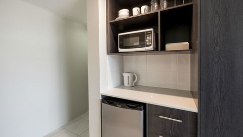 Sunshine Tower Hotel - Accommodation Mermaid Beach 8