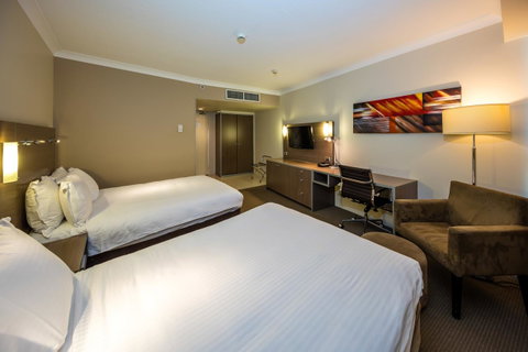 DoubleTree By Hilton Cairns - Accommodation Mermaid Beach 12