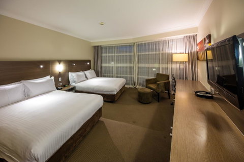 DoubleTree By Hilton Cairns - Accommodation Mermaid Beach 14