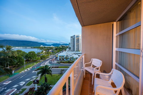DoubleTree By Hilton Cairns - Accommodation Mermaid Beach 25