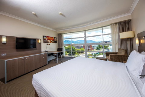 DoubleTree By Hilton Cairns - Accommodation Mermaid Beach 11