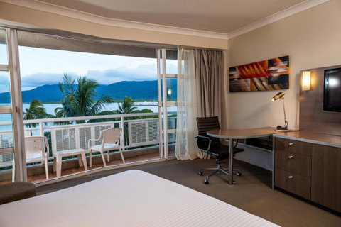 DoubleTree By Hilton Cairns - Accommodation Mermaid Beach 19