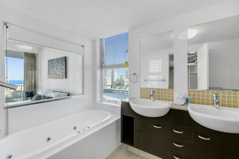 Wings Resort, Apartments And 2 Story Penthouses - We Accommodate - Accommodation Mermaid Beach 32