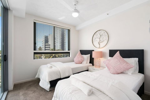 Wings Resort, Apartments And 2 Story Penthouses - We Accommodate - Accommodation Mermaid Beach 13