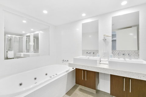 Wings Resort, Apartments And 2 Story Penthouses - We Accommodate - Accommodation Mermaid Beach 23