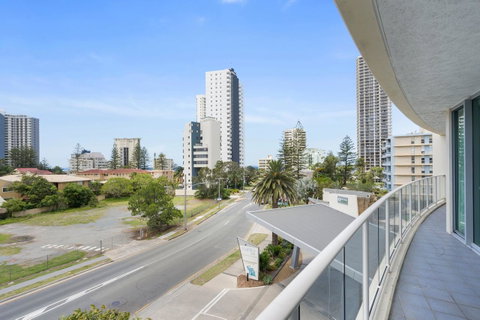 Wings Resort, Apartments And 2 Story Penthouses - We Accommodate - Accommodation Mermaid Beach 9