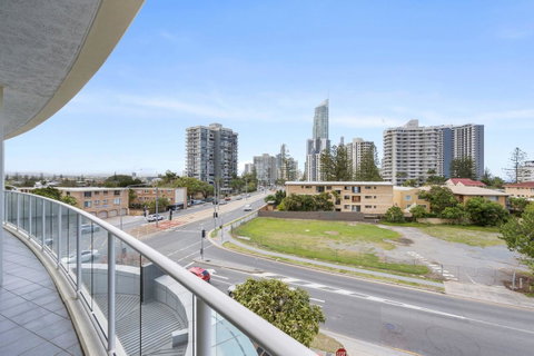 Wings Resort, Apartments And 2 Story Penthouses - We Accommodate - Accommodation Mermaid Beach 16