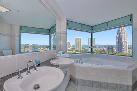 The Waterford On Main Beach - Accommodation Mermaid Beach 25