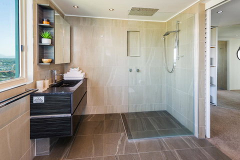 The Waterford On Main Beach - Accommodation Mermaid Beach 3
