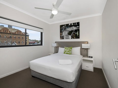Atrio Apartments - Accommodation Mermaid Beach 5