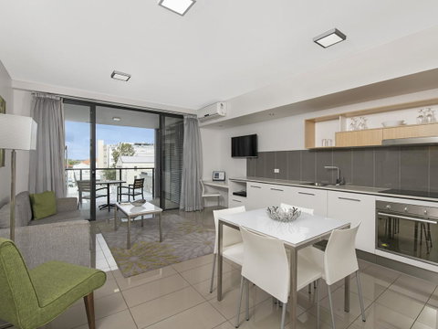 Atrio Apartments - Accommodation Mermaid Beach 6