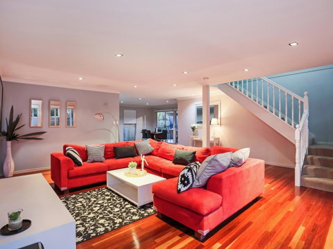 Hamilton Executive - Accommodation Mermaid Beach 1