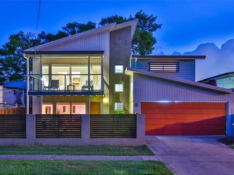 Hamilton Executive - Accommodation Mermaid Beach 6