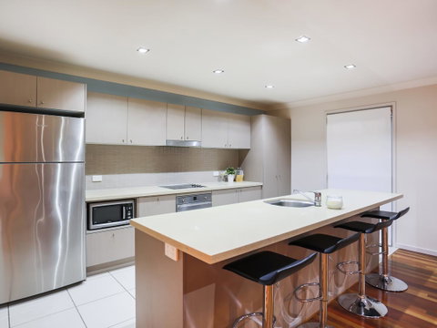 Hamilton Executive - Accommodation Mermaid Beach 4