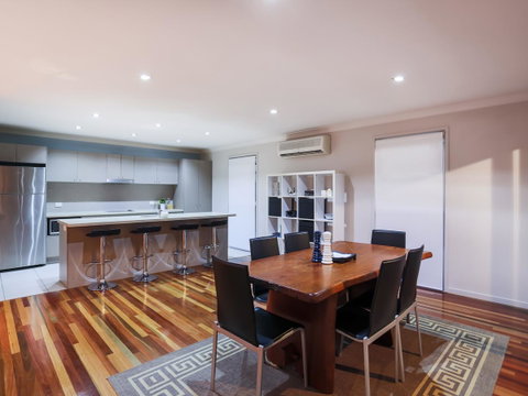 Hamilton Executive - Accommodation Mermaid Beach 3